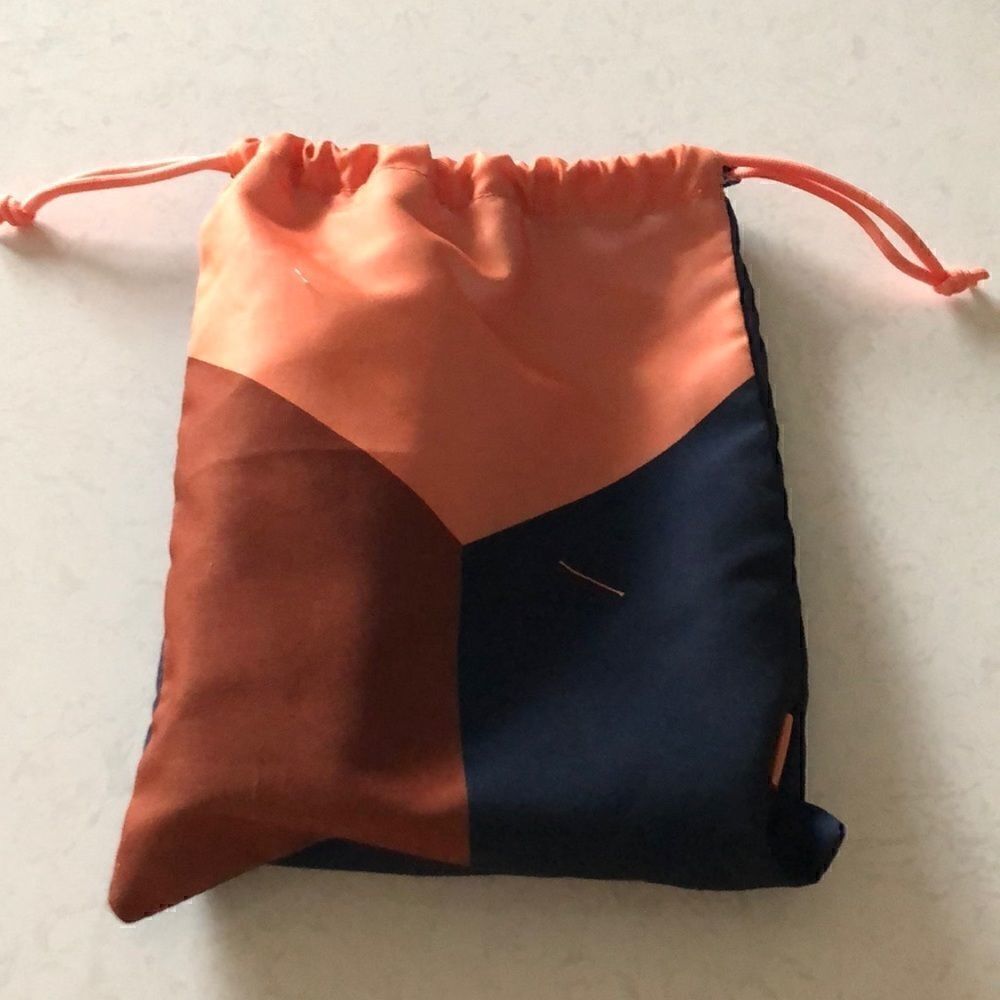 Ipsy glam bag with 5 new mystery items!